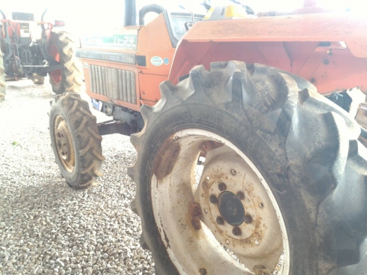 ขายรถไถ KUBOTA L1-24 2เพลา พวงมาลัยพาวเวอร์ เครื่องไดเร็กฯ3สูบ ราคา 75,000 อ.แกลง จ.ระยอง มีรถขน่งบริการทั่วไทย DC Tractor Rayong =0818618678 ,0899347475 id line=0818618678 id line=0899347475 https://www.facebook.com/Tractors-Rayong-307154532717928/photo