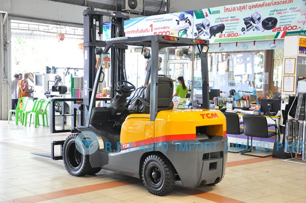 ขายรถโฟล์คลิฟท์มือสอง TCM รุ่น FHD25I3A-2Z500319  ราคา 445,000 บาท นำเข้าจากประเทศญี่ปุ่น 100\% ไม่เคยใช้งานในประเทศไทย