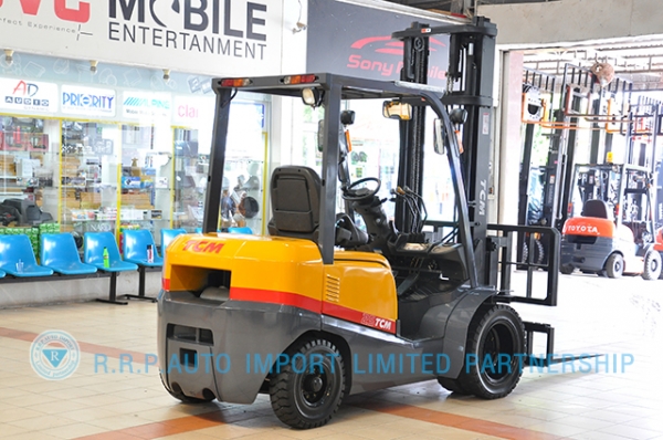 ขายรถโฟล์คลิฟท์มือสอง TCM รุ่น FHD25I3A-2Z500319  ราคา 445,000 บาท นำเข้าจากประเทศญี่ปุ่น 100\% ไม่เคยใช้งานในประเทศไทย