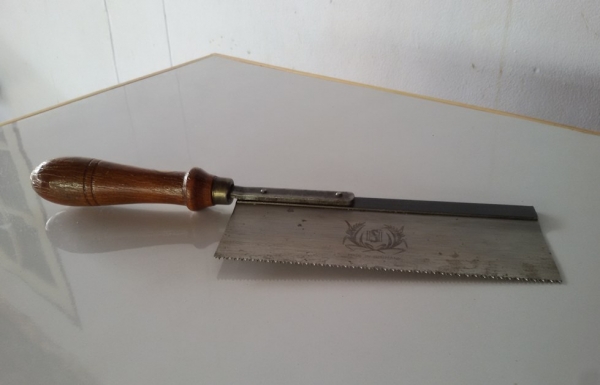 ขายเลื่อยตรารวงข้าวMade in Germany.เก่าด้ามไม้สวยคลาสลิกฟันคม