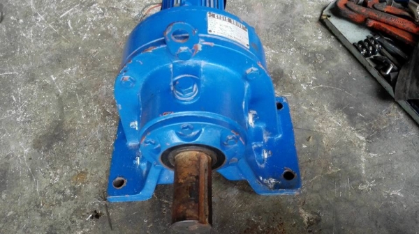** นอนท้ายแล้วครับ!! ** มอเตอร์เกียร์ Sumitomo Cyclo Drive 1/3 HP ทด 1:731 เพลาออก 2 RPM ของใหม่เก่าเก็บไม่เคยใช้งาน!!