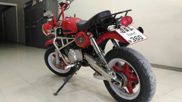 มั้งกี้ สีแดง