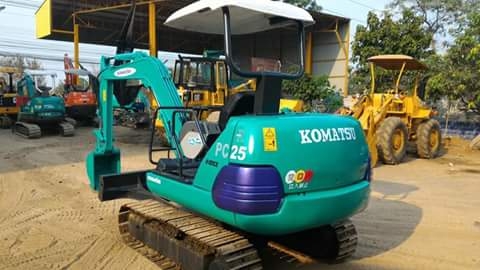 ขายรถขุดแบคโฮ KOMATSU Pc25-รุ่น7E ขนาด25 รถเก่านอกแท้100\% (คอลโทลน้ำมัน เครื่องแน่น ปั๊มแรง ระบบไว ช่วงล่างสวย แทรคเหล็ก) รถพร้อมใช้งาน เอกสารใบอินวอยครบ    ราคา 350,000 (ต่อรองได้ครับ) ☎️เบอร์ติดต่อ 096-3268553 (ช่างเบนซ์)     ID LINE 0963268553