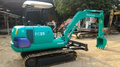 ขายรถขุดแบคโฮ KOMATSU Pc25-รุ่น7E ขนาด25 รถเก่านอกแท้100\% (คอลโทลน้ำมัน เครื่องแน่น ปั๊มแรง ระบบไว ช่วงล่างสวย แทรคเหล็ก) รถพร้อมใช้งาน เอกสารใบอินวอยครบ    ราคา 350,000 (ต่อรองได้ครับ) ☎️เบอร์ติดต่อ 096-3268553 (ช่างเบนซ์)     ID LINE 0963268553