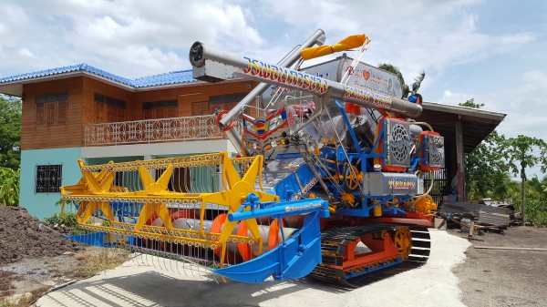 ขายรถเกี่ยวข้าววรพจน์การช่าง