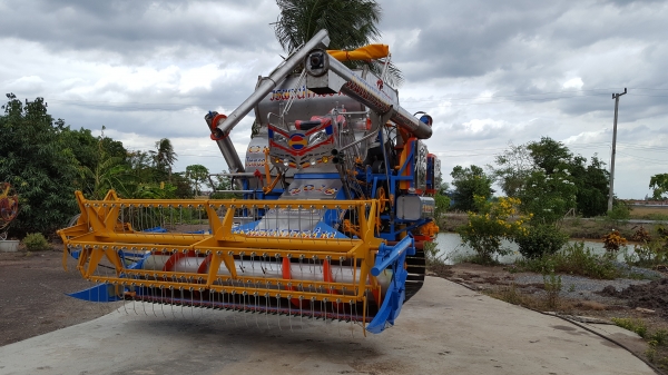 ขายรถเกี่ยวข้าววรพจน์การช่าง