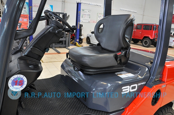 ขายรถโฟล์คลิฟท์มือสอง TOYOTA รุ่น 8FD30-10562 ราคา 585,000 บาท นำเข้าจากประเทศญี่ปุ่น 100\% ไม่เคยใช้งานในไทย