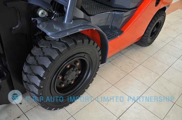 ขายรถโฟล์คลิฟท์มือสอง TOYOTA รุ่น 8FD30-10562 ราคา 585,000 บาท นำเข้าจากประเทศญี่ปุ่น 100\% ไม่เคยใช้งานในไทย