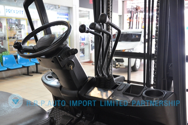 ขายรถโฟล์คลิฟท์มือสอง TOYOTA รุ่น 8FD30-10562 ราคา 585,000 บาท นำเข้าจากประเทศญี่ปุ่น 100\% ไม่เคยใช้งานในไทย