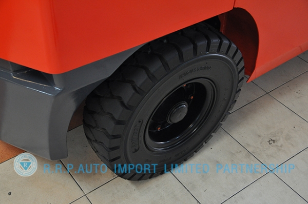 ขายรถโฟล์คลิฟท์มือสอง TOYOTA รุ่น 8FD30-10562 ราคา 585,000 บาท นำเข้าจากประเทศญี่ปุ่น 100\% ไม่เคยใช้งานในไทย