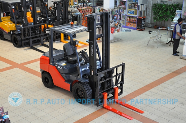 ขายรถโฟล์คลิฟท์มือสอง TOYOTA รุ่น 8FD30-10562 ราคา 585,000 บาท นำเข้าจากประเทศญี่ปุ่น 100\% ไม่เคยใช้งานในไทย