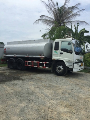 10 ล้อ บรรทุกน้ำมัน ยี่ห้อ ISUZU   195 แรงม้า  ปีจดทะเบียน 2541