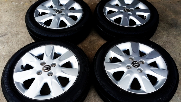ล้อ Nissan March ขอบ 15 4รู100 พร้อมยาง