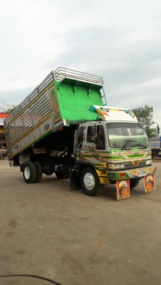 บรรทุก6ล้อฮีโน195แรงม้าดั้มเกษตร