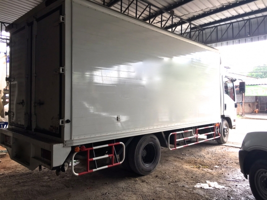 รถอีซูซุ 6 ล้อ ( ตู้แห้ง ) 150 แรงม้า. ปี 53.  ( รถวิ่ง 15x,xxx กม. )    สนใจติดต่อ  081 - 6079515