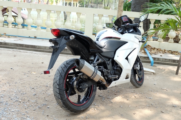 ปลายท่อทรงAkrapovic  ของPr2 3000