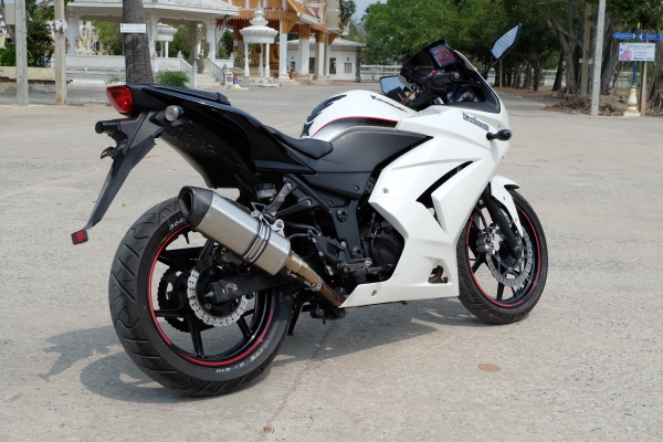 ปลายท่อทรงAkrapovic  ของPr2 3000