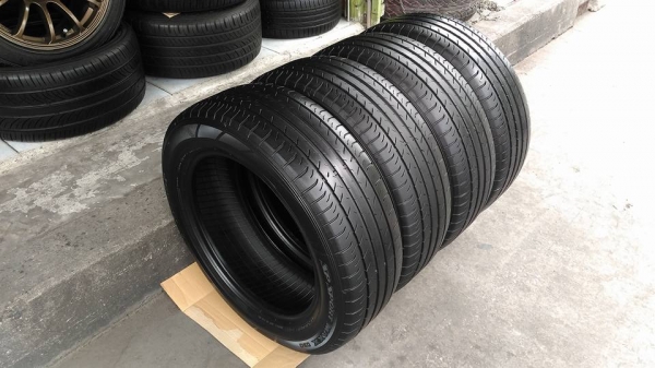 Dunlop SP Maxx 050 225/60 R18