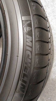 Michelin Pilot Preceda 245/45 R17