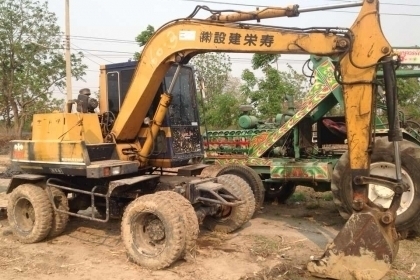 แบคโฮล้อยาง KOMATSU PW 60-3 -2เพลาพร้อมหัวคีบ+ปุ้งกี๋ แบคโฮล้อยาง KOMATSU PW 60-3 -2เพลาพร้อมหัวคีบ+ปุ้งกี๋