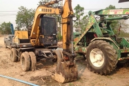 แบคโฮล้อยาง KOMATSU PW 60-3 -2เพลาพร้อมหัวคีบ+ปุ้งกี๋ แบคโฮล้อยาง KOMATSU PW 60-3 -2เพลาพร้อมหัวคีบ+ปุ้งกี๋