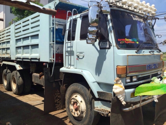 ขาย ISUZU 240 เครื่อง 320 แรง สภาพสวยพร้อมใช้ ติดต่อได้ที่คุณ อ๊อฟ พิจิตร 086-737-9991