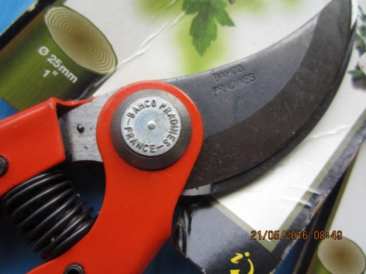 ขายกรรไกรตัดกิ่งไม้ขนาด7" BAHCO Made in FRANCE.