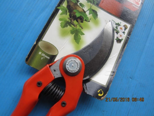 ขายกรรไกรตัดกิ่งไม้ขนาด7" BAHCO Made in FRANCE.