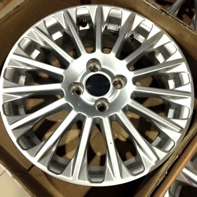 ล้อแท้16 นิ้ว รุ่น15ก้าน ของออกห้างแท้ 4รู100 เช็คดุ้งแล้ว กว้าง 6 นิ้ว ET47.5 ตจวส่งได้ครับ