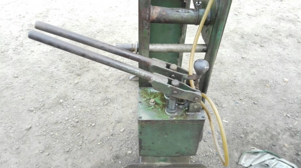 Sell> ขายแท่นอัดไฮดรอลิค‬ TOYO 30 ตัน อุปกรณ์ครบ หนักเบาใช้ได้หมด ยี่ห้อดี โครงแข็งแรง อัดไปไร้กังวล