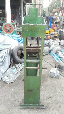 Sell> ขายแท่นอัดไฮดรอลิค‬ TOYO 30 ตัน อุปกรณ์ครบ หนักเบาใช้ได้หมด ยี่ห้อดี โครงแข็งแรง อัดไปไร้กังวล