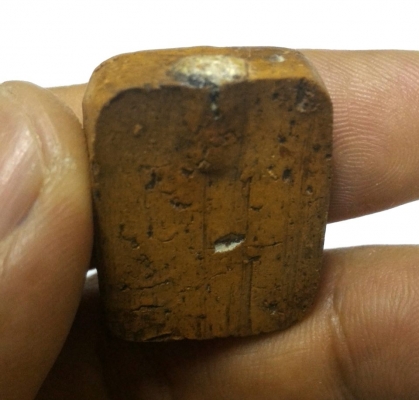 หลวงพ่อปาน ขี่ไก่หางพวง อุดผงพุทธคุณ เนื้อดินสวยมากๆ มีคราบเก่า หายากแล้วครับ