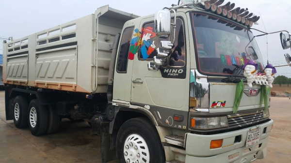 ขายด่วนสิบล้อดั้มสามมิตร3H. 195แรง ปี38ไฟฟ้า หัวสีเดิม เครื่องเกียร์เดิม สภาพสวยพร้อมใช้