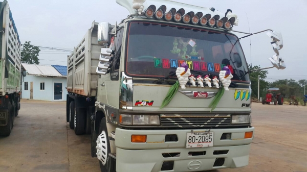 ขายด่วนสิบล้อดั้มสามมิตร3H. 195แรง ปี38ไฟฟ้า หัวสีเดิม เครื่องเกียร์เดิม สภาพสวยพร้อมใช้