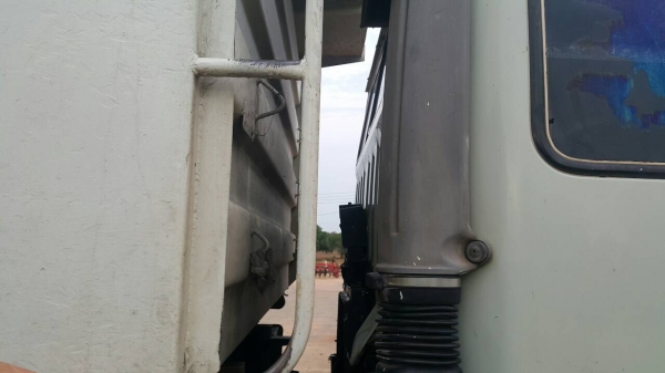 ขายด่วนสิบล้อดั้มสามมิตร3H. 195แรง ปี38ไฟฟ้า หัวสีเดิม เครื่องเกียร์เดิม สภาพสวยพร้อมใช้