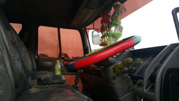 ขายด่วนสิบล้อดั้มสามมิตร3H. 195แรง ปี38ไฟฟ้า หัวสีเดิม เครื่องเกียร์เดิม สภาพสวยพร้อมใช้