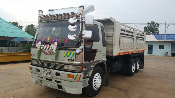 ขายด่วนสิบล้อดั้มสามมิตร3H. 195แรง ปี38ไฟฟ้า หัวสีเดิม เครื่องเกียร์เดิม สภาพสวยพร้อมใช้