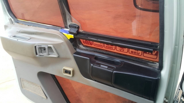 ขายด่วนสิบล้อดั้มสามมิตร3H. 195แรง ปี38ไฟฟ้า หัวสีเดิม เครื่องเกียร์เดิม สภาพสวยพร้อมใช้