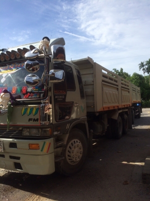 ขายด่วนสิบล้อดั้มสามมิตร3H. 195แรง ปี38ไฟฟ้า หัวสีเดิม เครื่องเกียร์เดิม สภาพสวยพร้อมใช้