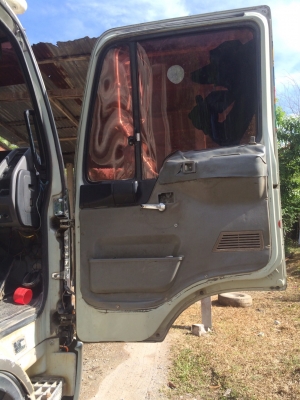 ขายด่วนสิบล้อดั้มสามมิตร3H. 195แรง ปี38ไฟฟ้า หัวสีเดิม เครื่องเกียร์เดิม สภาพสวยพร้อมใช้