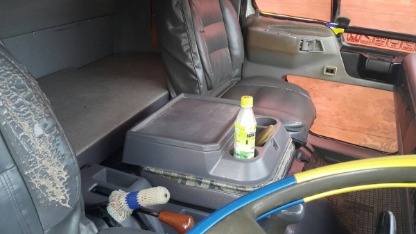 ขายด่วนสิบล้อดั้มสามมิตร3H. 195แรง ปี38ไฟฟ้า หัวสีเดิม เครื่องเกียร์เดิม สภาพสวยพร้อมใช้