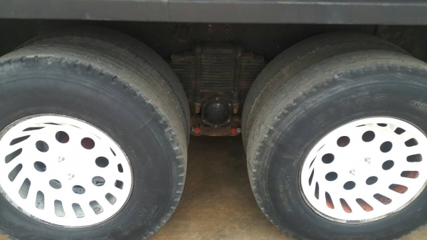 ขายด่วนสิบล้อดั้มสามมิตร3H. 195แรง ปี38ไฟฟ้า หัวสีเดิม เครื่องเกียร์เดิม สภาพสวยพร้อมใช้