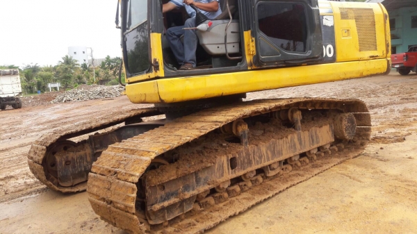 Pc200-7ราคา1,400,000บาท รถอยู่ตรัง ติดต่อสุขุม0872836792