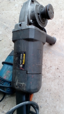 เครื่องเจียไฟฟ้า 9 นิ้ว black & decker เครื่องเจียไฟฟ้า 9 นิ้ว black & decker