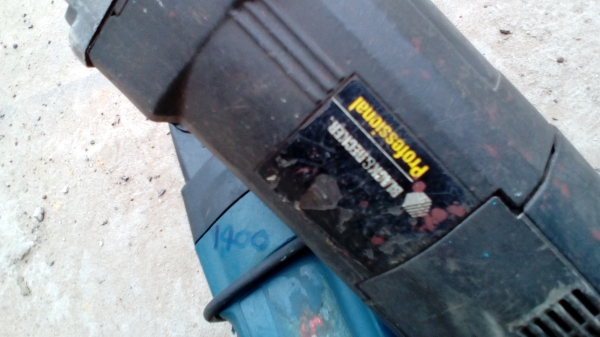 เครื่องเจียไฟฟ้า 9 นิ้ว black & decker เครื่องเจียไฟฟ้า 9 นิ้ว black & decker