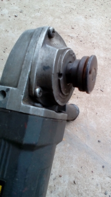 เครื่องเจียไฟฟ้า 9 นิ้ว black & decker เครื่องเจียไฟฟ้า 9 นิ้ว black & decker