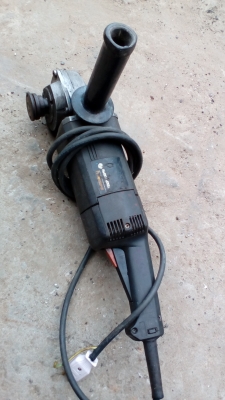 เครื่องเจียไฟฟ้า 9 นิ้ว black &amp; decker