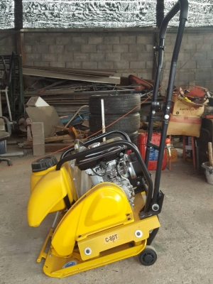 เครื่องตบดินพร้อมถังน้ำ ยี่ห้อ LUMAN