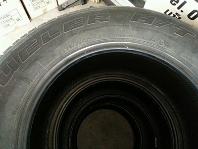 ขายยาง Bridgestone 4 เส้น 265/65/17 ยางปี 2012  ขาย 1500 บาท ยางดอกสวย พร้อมใช้งาน