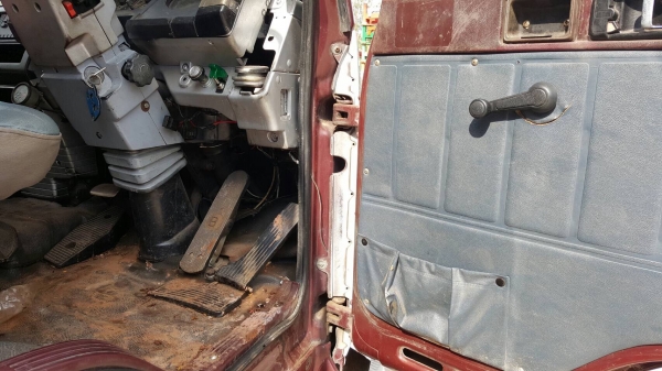 ขาย 6 ล้อ ISUZU ยาง 900 กระบะยาว 7.20 เมตร มีหางพับไฮดรอริค เครื่อง 6BD1 165 แรงม้า คัสซีสวยตลอดเส้น เบรคทิฟฟี่ พวงมาลัยพาวเวอร์ ทะเบียนพร้อมโอนครับ